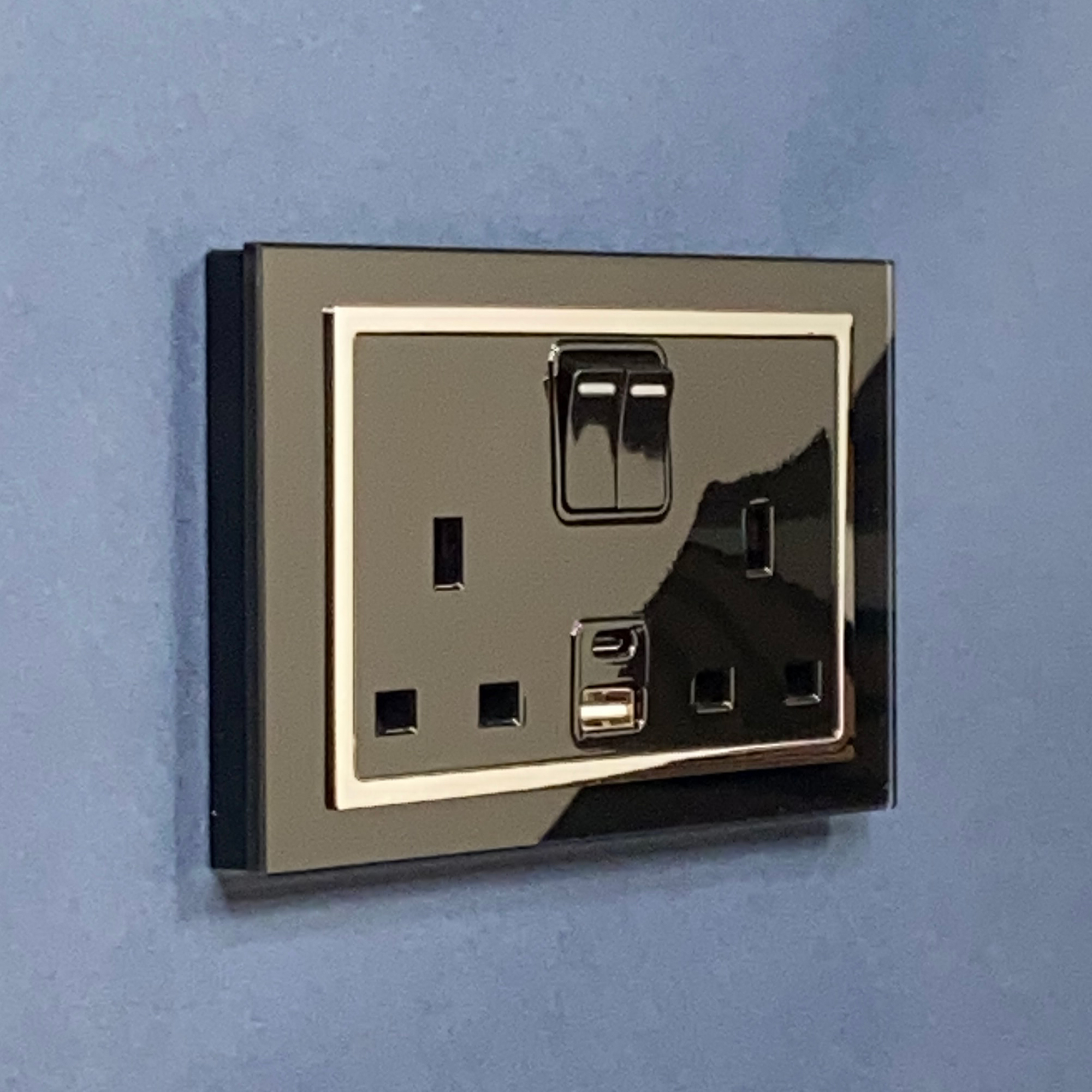 Crystal 3.1A USBC & 13A DP Double Plug Socket with Switch Black CT ...